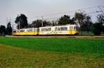 Sonderfahrt eines schönen Zuges der Stuttgarter Straßenbahn auf der Straßenbahnlinie 6 nach Echterdingen auf dem eingleisigen weg am Rand von Möhringen (Datum unbekannt)