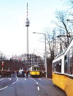 SSB Stuttgart__Letztmalig Linie 15 im Linienverkehr unterm Stuttgarter Fernsehturm beim Verlassen der Endschleife 'Ruhbank/Fernsehturm'.__08-12-2007