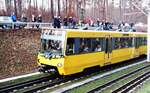 SSB Stuttgart__Von der Straßenbahn zur Stadtbahn. Einer der U15 Eröffnungszüge: S-DT 8.4 3007+3008 von 1985 kurz vor der Haltestelle 'Ruhbank/Fernsehturm'.__08-12-2007