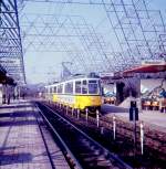 1982 an der Haltestelle Mineralbder. GT4 auf der Linie 2 von Cannstatt stadteinwrts. Hinweis: eingescanntes Dia