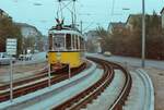 1983 gab es hier am Augsburger Platz das Dreischienengleis für Straßenbahnen und Stadtbahnen. TW 449 der Serie GT4 und ein weiterer Wagen der Serie GT4 fahren im Herbst u.a. zum Cannstatter Wasen und natürlich auch weiter Richtung Vaihingen.