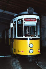 Stuttgarter Straßenbahnwagen des Typs DoT4 sprangen 1983 und 1984 noch für nicht fahrfähige GT4 ein, so auch der sehr gepflegte TW 914.