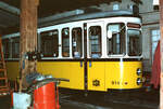 Stuttgarter Straßenbahnwagen des Typs DoT4 sprangen 1983 und 1984 noch für nicht fahrfähige GT4 ein, so sicherlich auch der sehr gepflegte TW 914.
Datum: 16.10.1983
