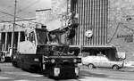 SSB Stuttgart__Arbeitsfahrzeuge der SSB in den 70er und 80er Jahren. Der 'Bavaria'-Schienenkran  2502 vor dem Hauptbahnhof auf der Fahrt zur nächsten Einsatzstelle.__08-04-1976