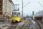 Gleich erreicht der Stuttgarter Straßenbahnzug der Linie 14 die Station Hohe Straße (1983).