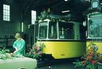 SSB Stuttgart__50 Jahre Straßenbahn Feuerbach-Gerlingen. Mit großer Sorgfalt werden die Tw der Jubiläumszüge festlich geschmückt ! Hier GT4 483 und T2 802.__03-09-1977