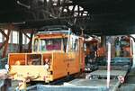 Das BW Stuttgart-Wangen (SSB) war Arbeitswagen vorbehalten, vorne ist ATW 2031 abgestellt; der Wagenschuppen hatte keine Wände (1984)