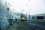 SSB Stuttgart_Straßenbahn-Betriebshöfe__Degerloch. Einsamer GT4 rangiert vor der Wagenhalle Degerloch im morgendlichen Rauhreif.__31-12-1973