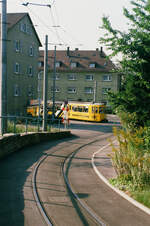 Straßenbahn Stuttgart, Obere Ziegelei: Ein GT4 Zug durchfährt die enge Straßenbahnschleife der Linie 2 (1988 ?) 