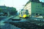 SSB Stuttgart__Gleis- und Tunnelbau__Linie 9 mit GT4 455 von Botnang kommend an der Baustelle für die Umleitungs-Abzweigung Schloß- / Hasenbergstr.