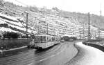 SSB Stuttgart__Verschwundene Strecken__Weinberge sind auch im Winter reizvoll: GT4 699 + BTw auf Betriebsfahrt vor verschneiten Weinbergen der Neuen Weinsteige.__20-03-1975