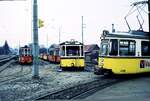 SSB Stuttgart__Zahnradbahn Tw 102 [ME 1935] auf einem der  Schrottgleise  im Bf S-Möhringen. Daneben 8 in der Verschrottung befindliche 1500er-Bw.  Im Vordergrund GT4 496 auf Linie 6 in der Wendeschleife.__03-1974