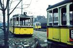 SSB Stuttgart__Zahnradbahn Tw 102 [ME 1935] auf einem der  Schrottgleise , daneben GT4 475 auf Linie 31 nach Vaihingen und das Ende eines 1500er-Bw (im doppelten Sinne).__03-1974