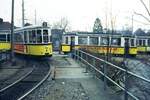 SSB Stuttgart__Zahnradbahn Tw 102 [ME 1935] auf einem der  Schrottgleise  im Bf S-Möhringen. So nahe waren sich Zahnradbahn und  obere Filderbahn  schon lange nicht mehr. Ein Zug der Linie 31 mit GT4 478 fährt Bw-voraus ( Schiffle ) durch die Wendeschleife.(An diesem Tag verkehrte der 31er nur zw. Vaihingen und Möhringen, weil die Plieninger Strecke beim 'Landhaus' wegen letzten Arbeiten am neu verlegten zweiten Gleis blockiert war).__03-1974