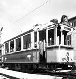 SSB Stuttgart__Tw der Reihe 200 haben (fast alle) 1971 auch als AW ausgedient. Tw 2552 neben der Wagenhalle Degerloch.__10-03-1971
