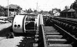 SSB Stuttgart__Endstation. Tw 814 [ME 1957] zur Verschrottung bereit im Bf S-M�hringen. Das fr�here Bahnhofsgeb�ude rechts hinten steht heute noch, allerdings ringsumher alles dicht bebaut. Verschwunden ist auch die h�lzerne Lagerhalle links, um die die Linien 5 und 6 ihre Schleifen drehten.__28-09-1977