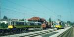 SSB Stuttgart__Endstation. Bf S-M�hringen, Schrottgleise, mit Bw 1380+1379+1385 [1950; Fuchs HD], der A-Lok 2024 [ME/BBC 1946] und der Schleiflok 2004 [Sch�rling 1947]. daneben GT4 auf Linie 31 nach S-Vaihingen.__06-08-1973
