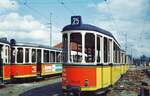 SSB Stuttgart__Endstation. Bf S-M�hringen, Schrottgleise. Nur noch die nackten H�llen der 1600er Bw ( Schiffle ) stehen dort. Z.B. vom 1622 [Fuchs HD; 1956].__12-09-1972