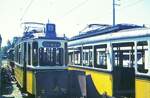 SSB Stuttgart__Endstation. Bf S-M�hringen, Schrottgleise. Als  Linie 19  Tw 2002 (ex 610 von ME 1929; seit 1956 Fahrschulwagen), rechts davon GS-Tw 852 [ME Uerdingen 1939]. Der Tw 2002/610 wurde dann gerade noch vorm Schneidbrenner gerettet und geh�rt als Tw 610 zum Museumsbestand.__1970