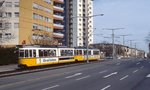 Als der GT4 743 und ein weiterer GT4 am 25.02.1990 die Haldenrainstraße von Freiberg hinunter in Richtung Zuffenhausen fahren, ist fast alles schon für die Stadtbahn-Betriebsaufnahme