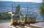 Von der Pischekstraße reicht der Blick weit hinunter in den Stuttgarter Talkessel. Am 20.05.2007 begegnen sich hier zwie GT4-Doppel, links GT4 436, rechts GT4 414 als Schlusswagen