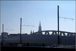 Vom Eselsberg zum Kuhberg - 

Ulms neue Straßenbahnlinie 2 im Endspurt: Markantestes Bauwerk ist die Kienlesbergbrücke über die DB-Anlagen nördliche des Hauptbahnhofes.

04.10.2010 (M)