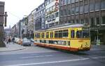 1975 übernahm die Würzburger Straßenbahn 12 Zweirichtungstriebwagen der Hagener Straßenbahn, hier der GT-H 272 ( H  für Hagen, dort 72) im Frühjahr 1979 auf der Kaiserstraße kurz vor dem Hauptbahnhof. Das 1962 gebaute Fahrzeug blieb als Museumstriebwagen erhalten.