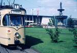 Straßenbahn Würzburg__Tw 221 auf Linie 1 in der Schleife vor dem Hbf.__[2+2x GITwER Bj. 1961; 4-achsige, 3-teilige Umbau-GTw mit schwebendem Mittelteil aus 2x 2-Achsern; Eigenumbau WSB, Mittelteil Credé; +1975]__05-1970
 