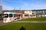 WVV Straßenbahn Würzburg LHB GT-E Wagen 214 am 27.12.23 in Würzburg Hbf
