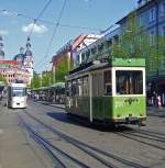 Am 11.04.2009 in Wrzburg der Schoppen-Express ein nostalgischer Straenbahn-Triebwagen von 1955.