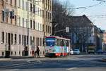 Zwickau, Leipziger Straße. Tatra KT4DMC #929 als Linie 7 steht an der Haltestelle Schlachthofstraße. Die Aufnahme stammt vom 14.02.2018. 