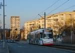 Zwickau, Neuplanitzer Straße. AEG GT6M #901 erreicht die Endhaltestelle Neuplanitz. Die Aufnahme stammt vom 14.02.2018. 