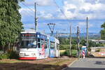 Auf dem letzten Teilstück vor dem Klinikum Zwickau erklimmt Triebwagen 910  die letzten Meter Steigung auf der Strecke.

Zwickau 28.07.2023