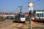 Zwickau - SVZ/Linie 3 - 938 vor der Hst. Stadthalle am 02.04.2009. Hier trennt sich Normal- und Meterspur, nach links die Trasse zum Hbf fr die RegioSprinter der VBG und nach rechts die Straenbahntrasse nach Neuplanitz. 