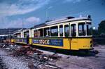 Auf dem Areal des Möhringer Bahnhofs fanden sich 1984 der DoT 4 927 und Beiwagen 1517 der Stuttgarter Straßenbahn. Beide hatten schon bessere Zeiten erlebt...