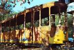 Ein Stuttgarter Straßenbahnbeiwagen des Typs B2 war 1983 neben einer Stuttgarter Schule als Warnung (?) für Schüler abgestellt.