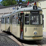 Ein historischer Straßenbahnwagen Typ GT6, Baureihe 300 war Anfang Juni 2019 in Nürnberg zu entdecken.
