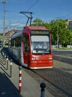 Eine Straßenbahn Anfang Juni 2019 in Nürnberg.