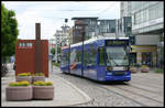 Tram Wagen 102 ist hier am 15.5.2007 in der Stadtmitte von Brandenburg auf der Linie 6 unterwegs.