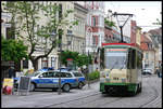 Tatra Tram Wagen 184 passiert hier am 15.5.2007 in der Brandenburger Innenstadt auf der Linie 6 eine Polizeiwache!