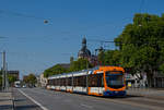 Mannheim     RNV Rhein-Necker Variobahn 5706 als Linie 1, Schloss, 11.09.2020