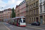 Triebwagen 904 durchquert die Werdauer Straße in Richtung Kopernikusstraße.
