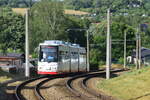 Triebwagen 911 erklimmt die Steigung auf dem Weg nach Zwickau Klinik zwischen Brander Weg und Virchowplatz.