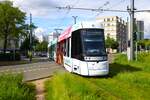 VGF Straßenbahn Frankfurt am Main mit neuer Vollwerbung am Alstom Citadis SX05 T-Wagen 307 für die Tram EM am 25.05.24 auf der Linie 17
