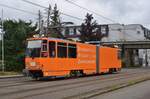 Während meines 3 tägigen Aufenthaltes in Zwickau war der Triebwagen 200 der Schleifzug die einzige Tatra Bahn welche in Zwickau unterwegs war. Hier kommt sie von Zwickau Zentrum und ist Richtung Glück Auf Center unterwegs. 

Zwickau 28.07.2023