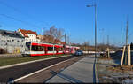 MGT-K (Bombardier Flexity Classic), Wagen 683 und 684, rollen ihrer Endhaltestelle Südstadt entgegen.
Auch ein Auto hat sich ins Bild gemogelt. Da aktuell der Böllberger Weg ausgebaut wird, fährt es auf der Gegenspur.

🧰 Hallesche Verkehrs-AG (HAVAG)
🚋 Linie 1 Gertraudenfriedhof–Südstadt
🕓 9.1.2024 | 10:17 Uhr