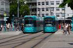 VGF Straßenbahn Frankfurt am Main Bombardier Flexity Classic S-Wagen 245 und 254 am 10.05.25 am Willy Brandt Platz