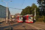 Straßenbahn-Kreuzung an der Saline in Halle (Saale) mit Wagen 643 sowie 609 und 602 des Typs Duewag/Siemens MGT6D.