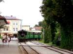 Einfahrt der Chiemseebahn in Prien Bhf. Fr die Strecke von ca. 2 km bentigt die   alte Lady   rund 10 Minuten. 5.07.08