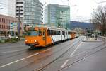 RNV Düwag GT8 Doppeltraktion mit dem Wagen 4113+41114 (OEG) am 21.12.22 in Heidelberg Hbf Vorplatz